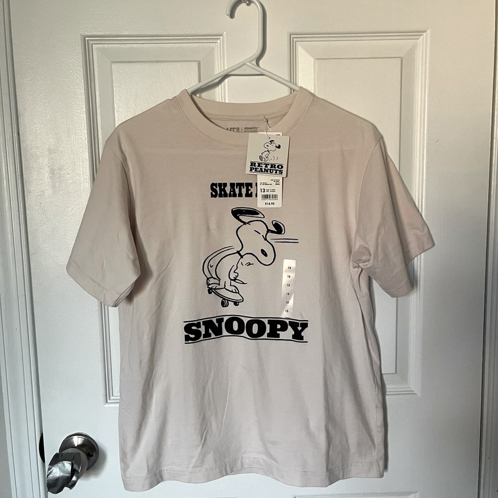 NWT Uniqlo Snoopy T shirt Sz S